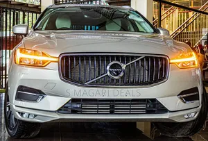 Volvo XC60 T5 Inscription AWD 2019 Gold