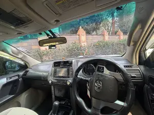 Toyota Land Cruiser 2010 White