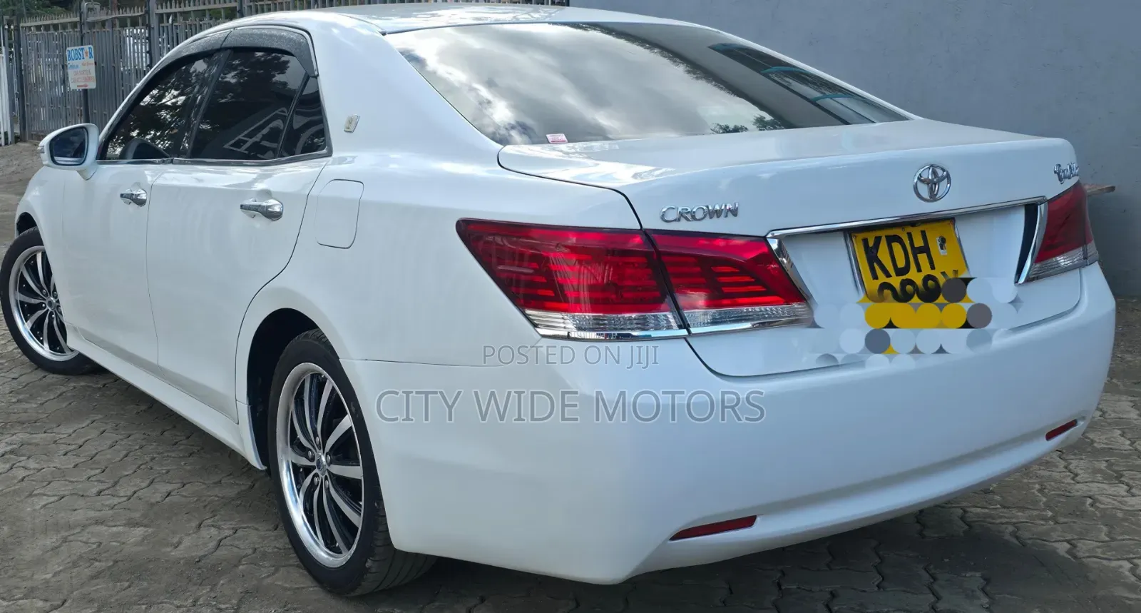 Toyota Crown 2016 White
