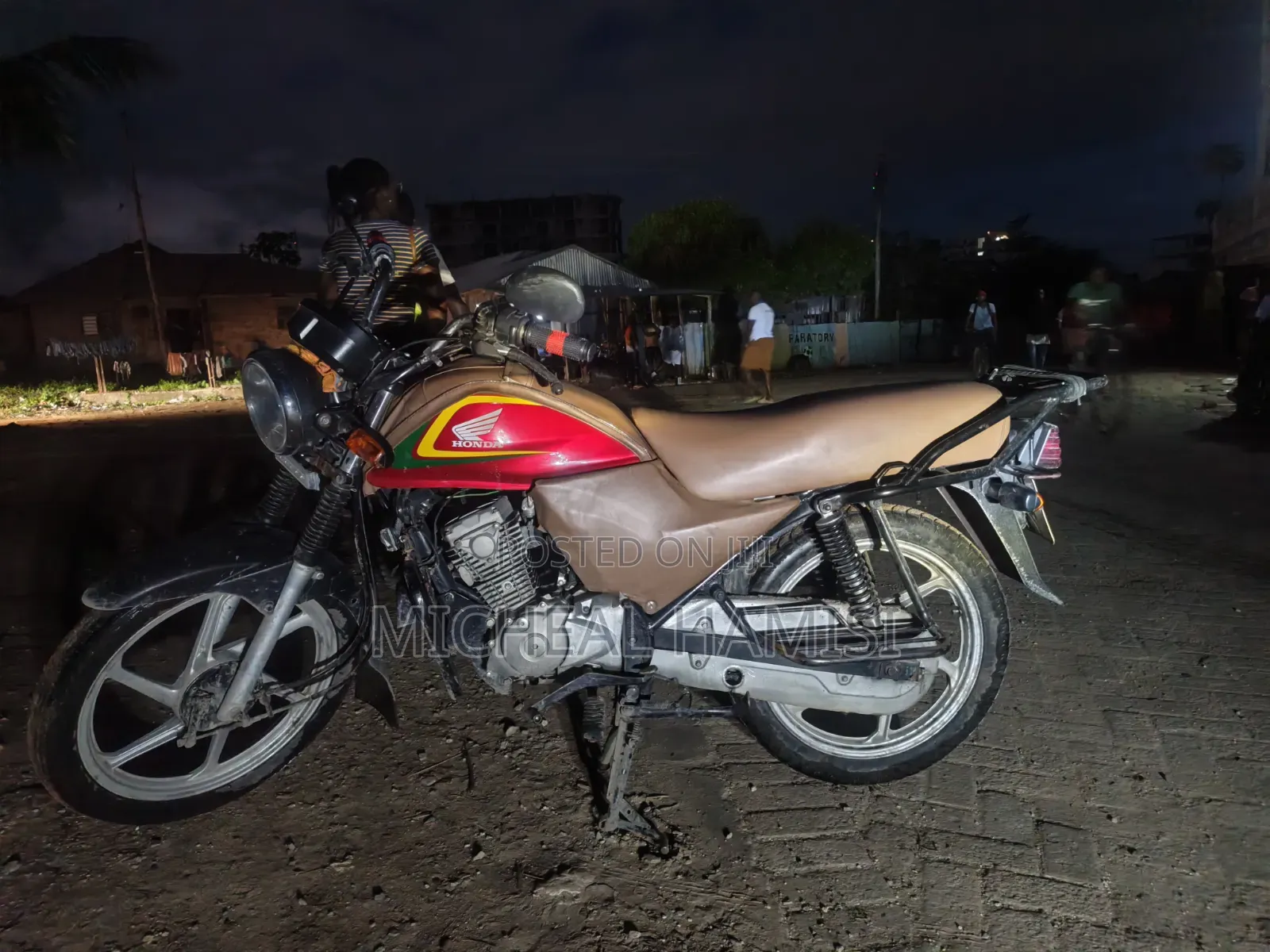 Honda CB 2024 Red