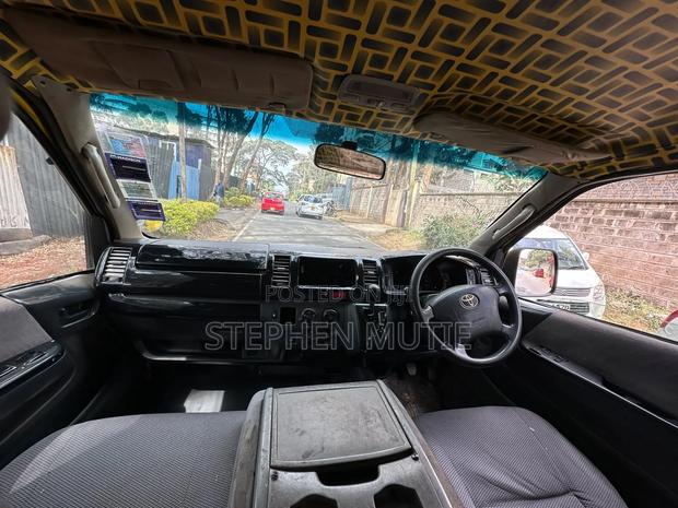 Toyota HiAce 2008 Yellow