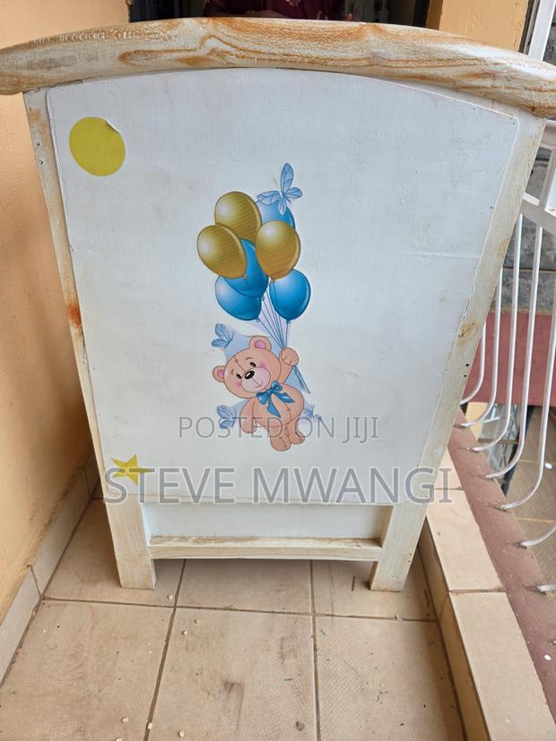 Baby Cot With a Mattress and Net - thumbnail 3
