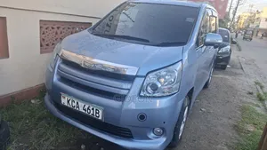 Toyota Noah 2.0 143hp FWD (8 Seater) 2009 Blue