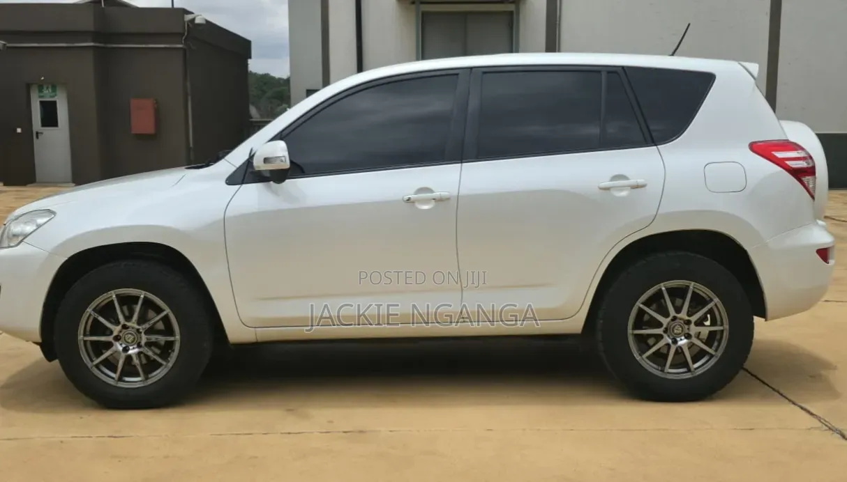 Toyota RAV4 2012 White