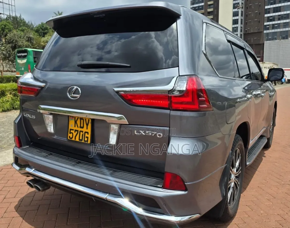 Lexus LX 570 AWD 2016 White