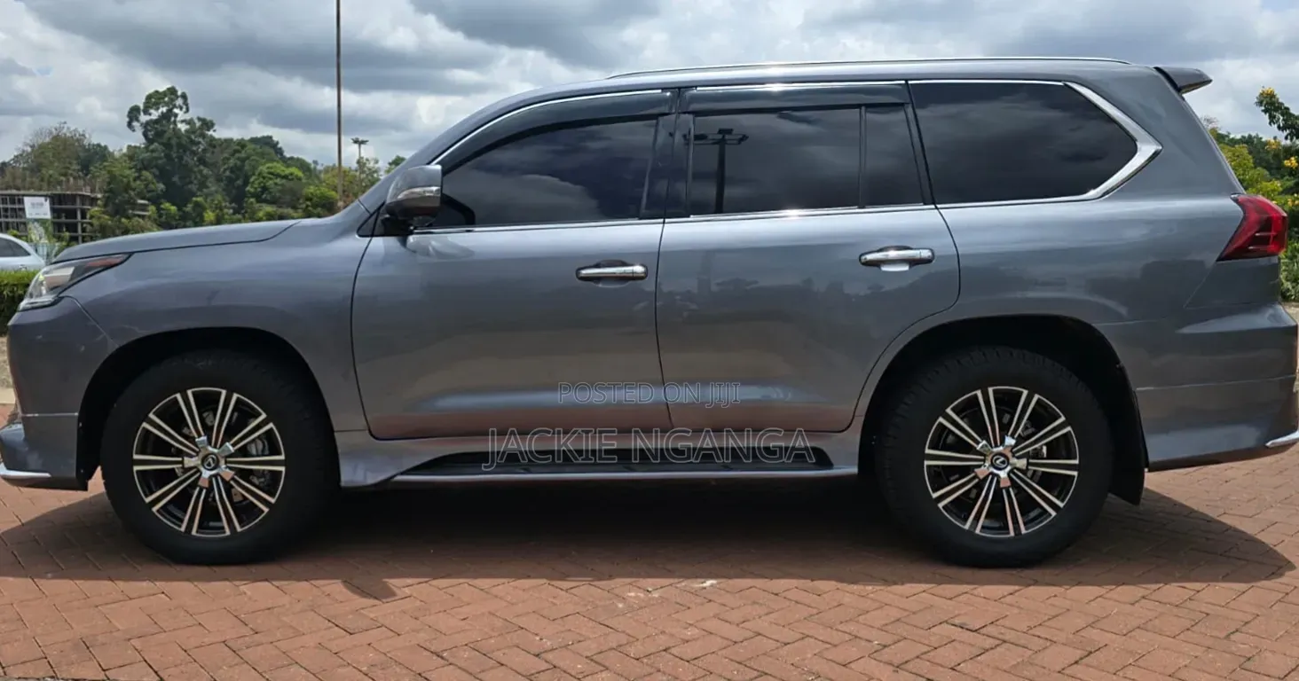 Lexus LX 570 AWD 2016 White