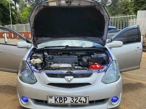 Toyota Caldina 2005 Silver