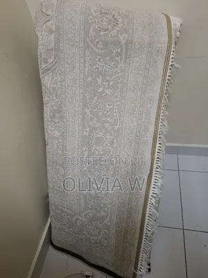 Large Traditional Woven Area Rug / Carpet (Beige/Cream)
