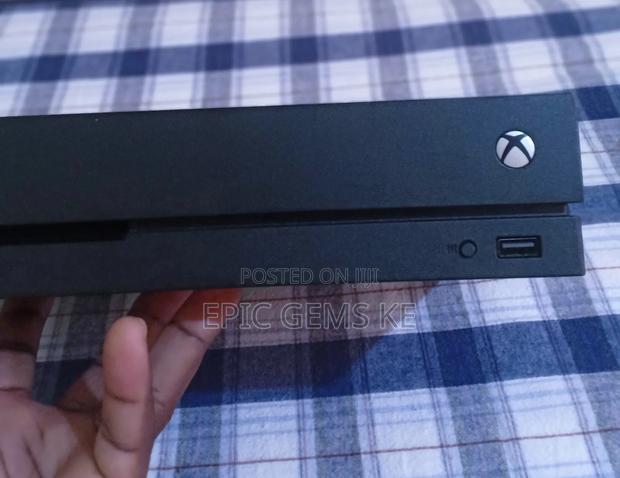 XBox One X - thumbnail 2