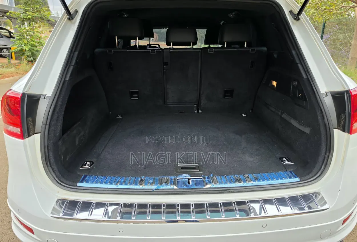 Volkswagen Touareg 2012 White