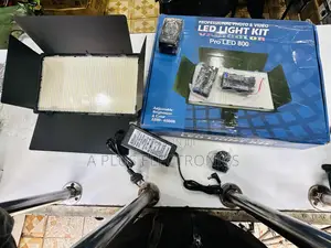 U800 Led Light Kit + Stand With 2 Rechargeable Batteries–Professional