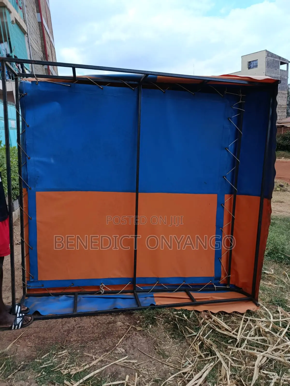 Canopy Tent Plus Metallic Mounting Frame