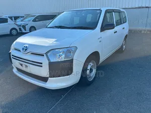 Toyota Probox 1.5 Hybrid DX Comfort 2019 White