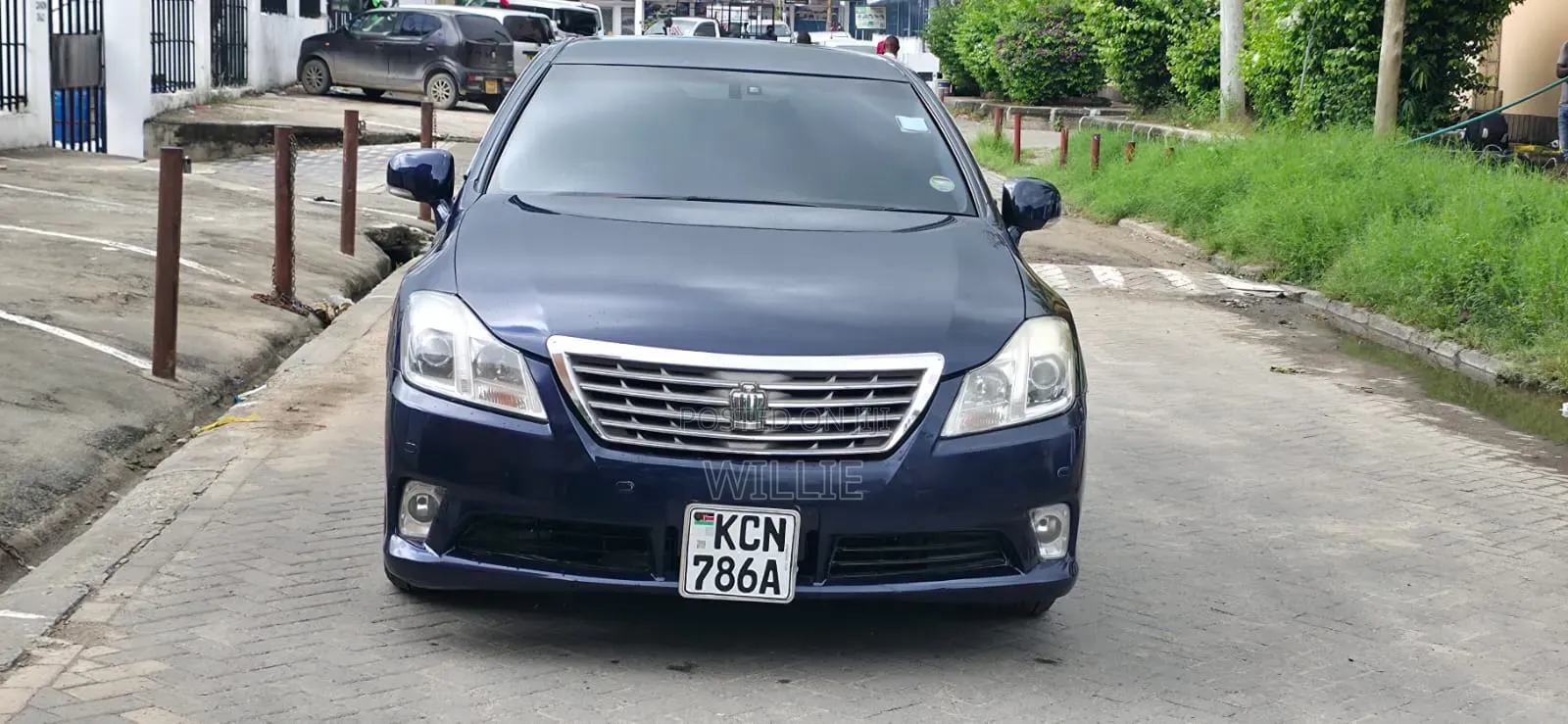 Toyota Crown 2010 Blue
