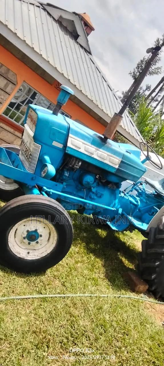 Ford 4000 Tractor - thumbnail 3