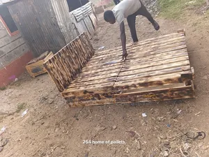 Rustic Varnished Strong Foldable 5 by 6 Pallet Bed