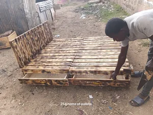 Rustic Varnished Strong Foldable 5 by 6 Pallet Bed