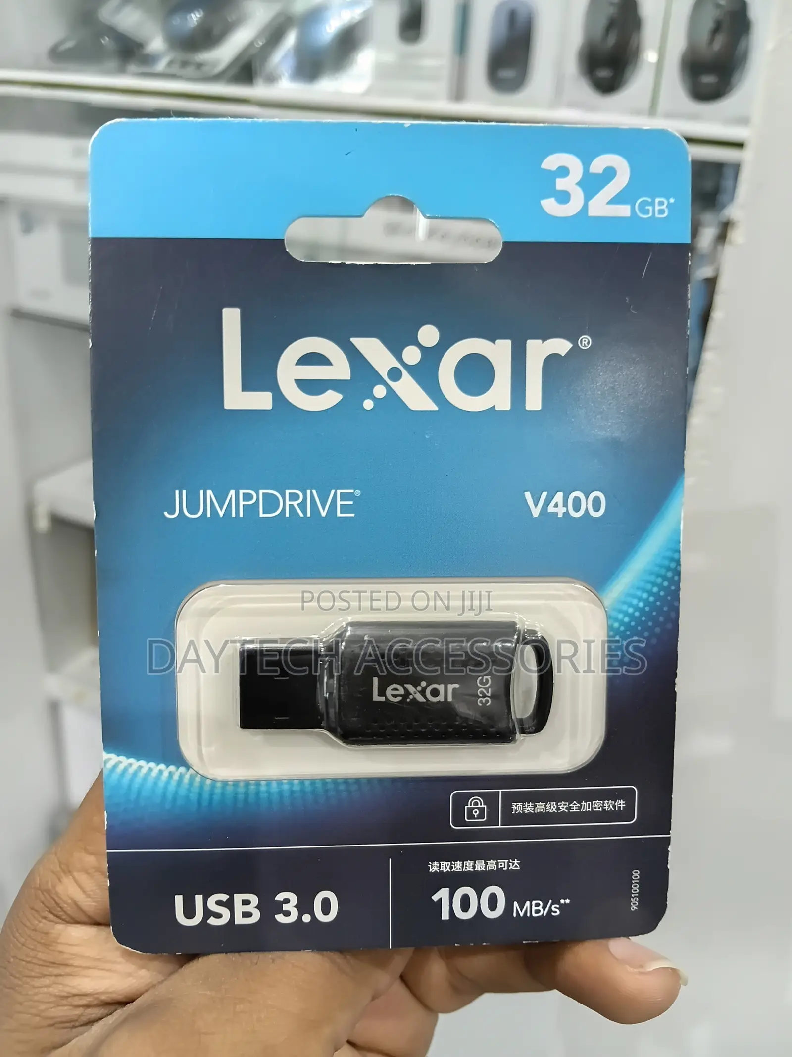 Lexar JumpDrive V400 32GB USB 3.0 Flash Drive