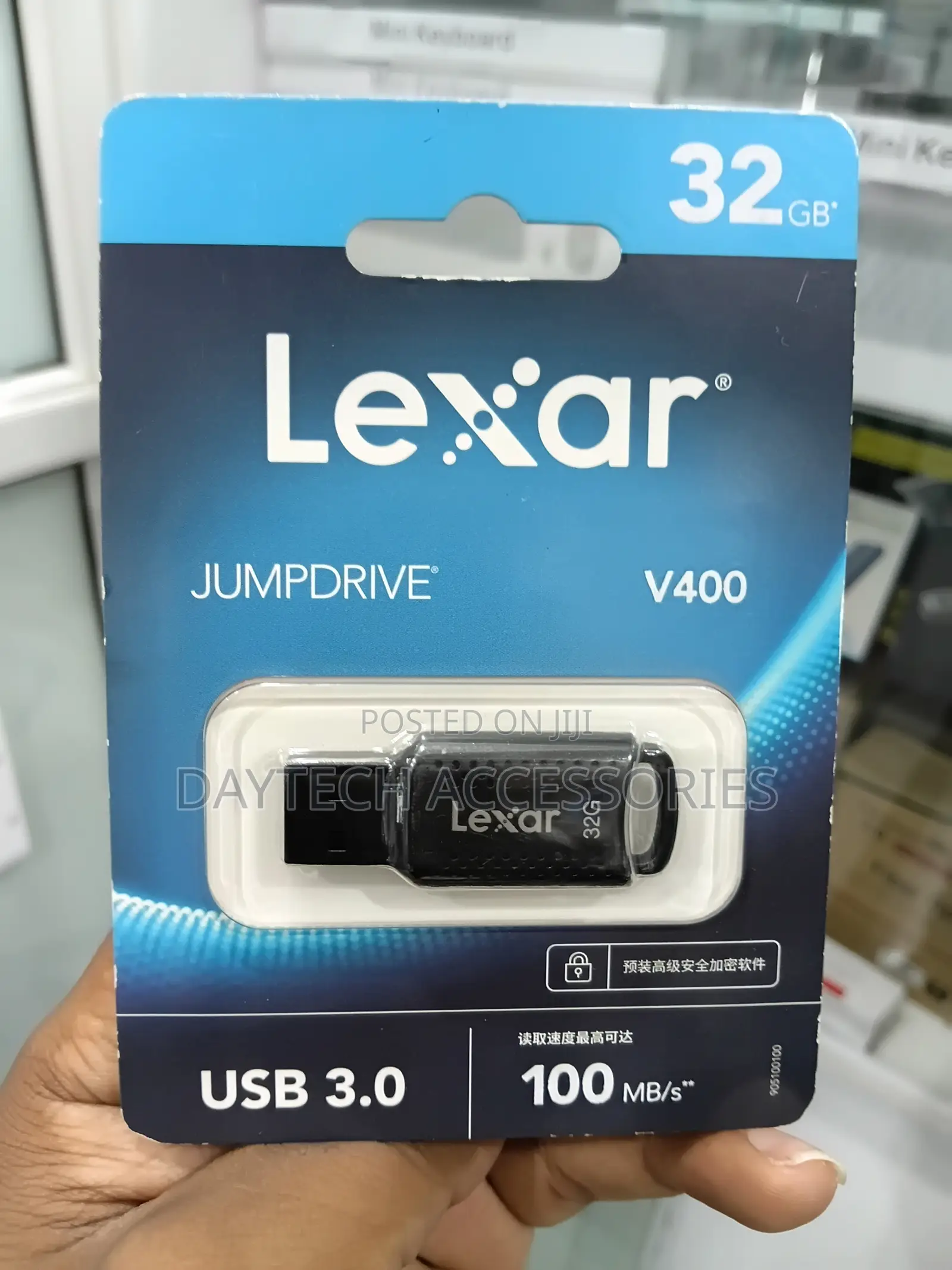 Lexar 32GB JumpDrive V400 USB3.2 Gen1 Flash Drive Black - 100mb/S