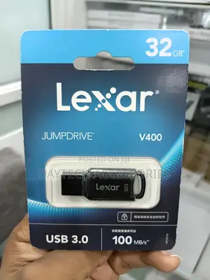 Lexar JumpDrive V400 32GB USB 3.0 / USB 3.2 Gen 1 Flash Drive - Black