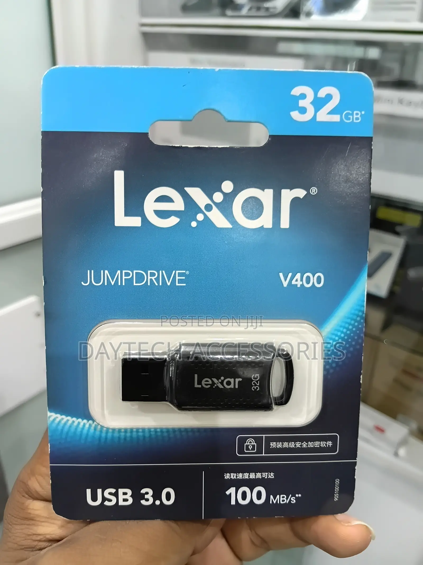 Lexar JumpDrive V400 32GB USB 3.0 / USB 3.2 Gen 1 Flash Drive - Black