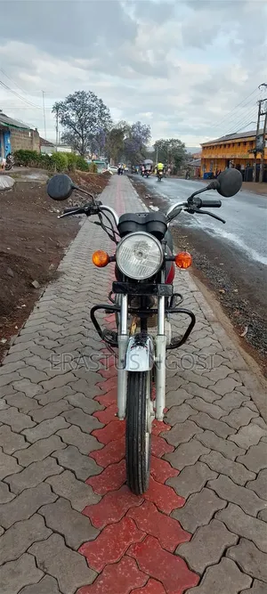 Bajaj Boxer 100 2025 Red