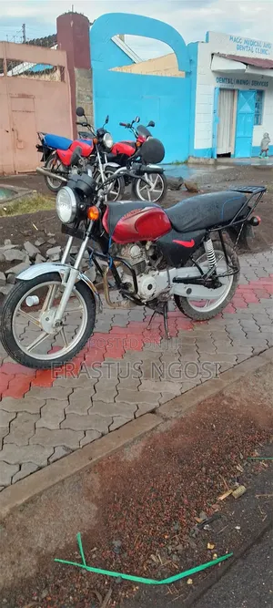 Bajaj Boxer 100 2025 Red