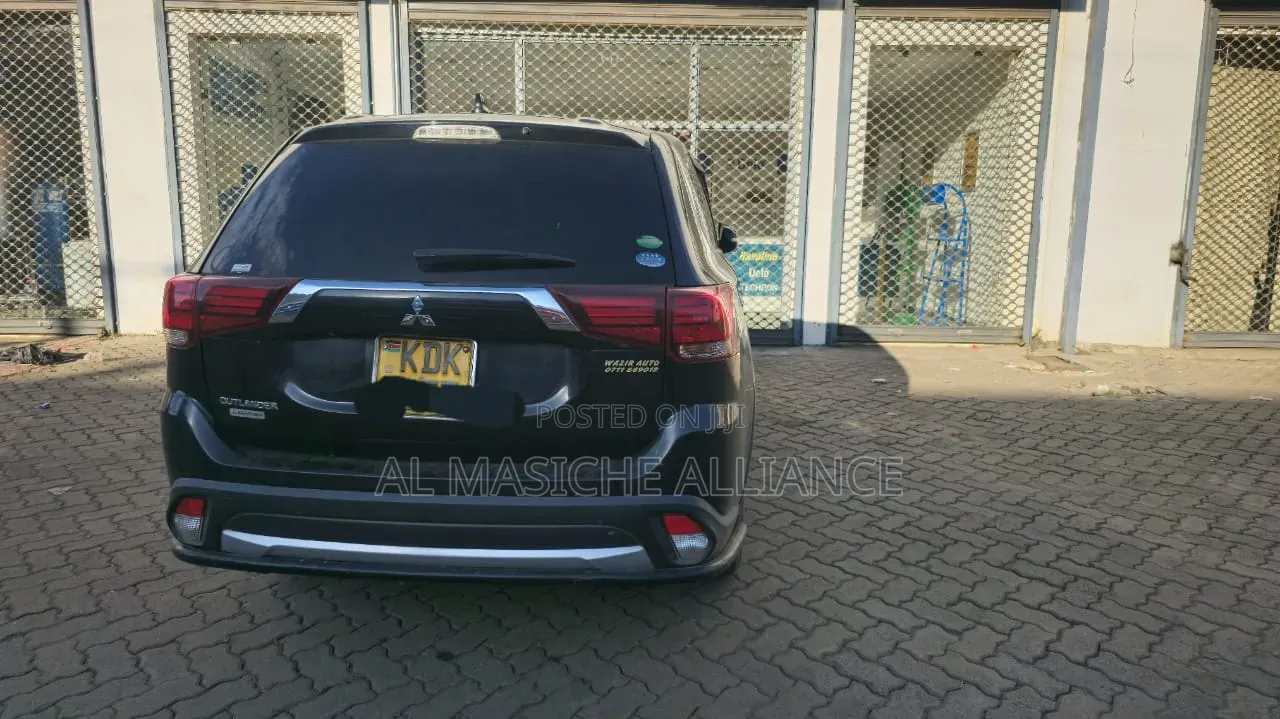 Mitsubishi Outlander 2015 Black