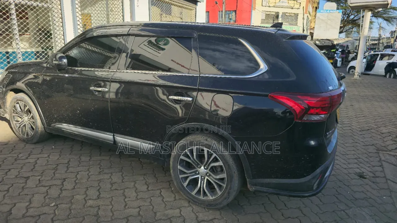 Mitsubishi Outlander 2015 Black