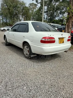 Toyota Corolla 2000 White
