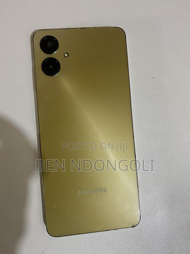 Samsung Galaxy A06 64 GB Gold - thumbnail 2