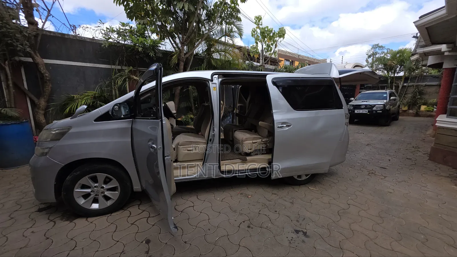 Toyota Vellfire 2011 Silver