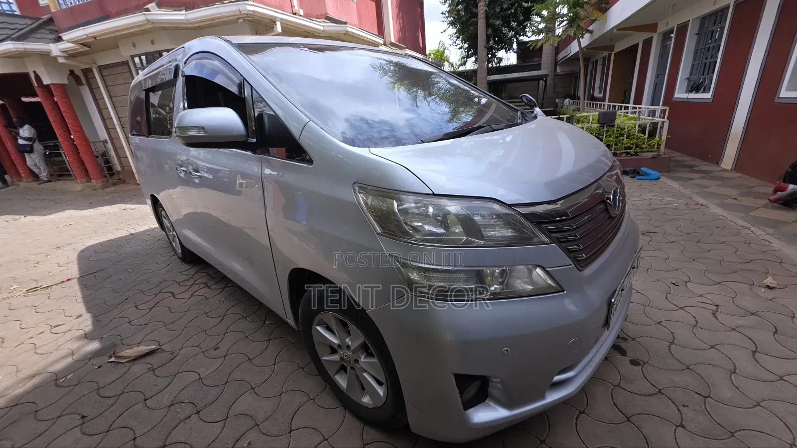 Toyota Vellfire 2011 Silver
