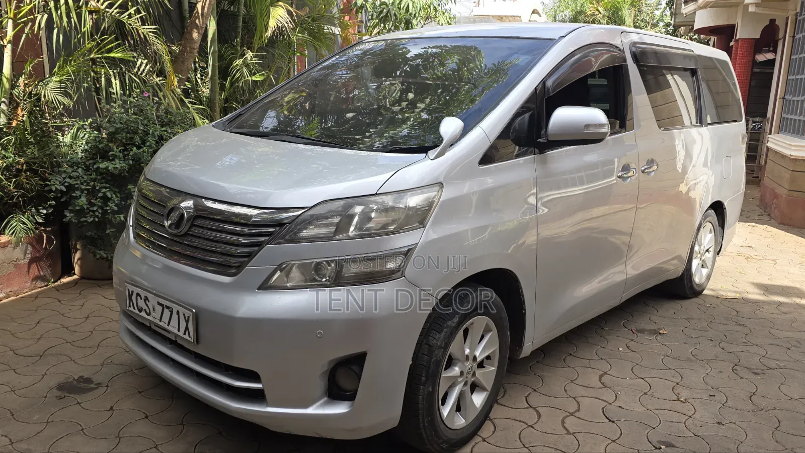 Toyota Vellfire 2011 Silver