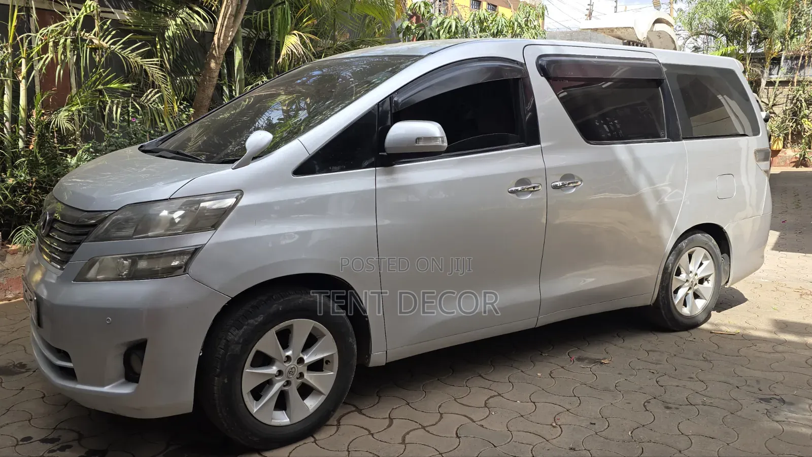 Toyota Vellfire 2011 Silver