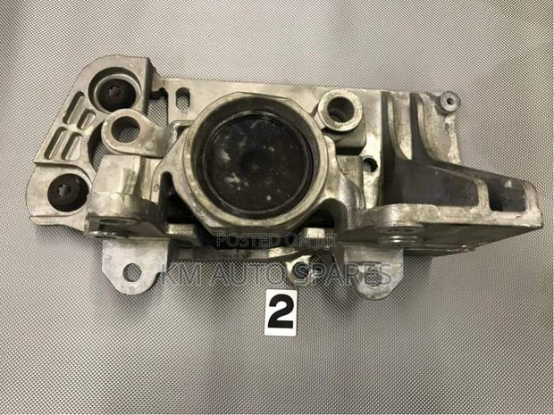 Nissan Serena Gearbox Mount. - main view