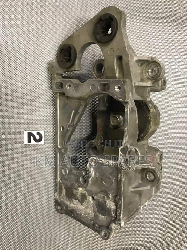 Nissan Serena Gearbox Mount. - thumbnail 2