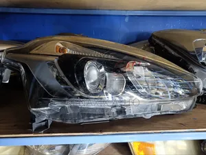 Sienta Non-Xenon Headlight (Part No 52-282)