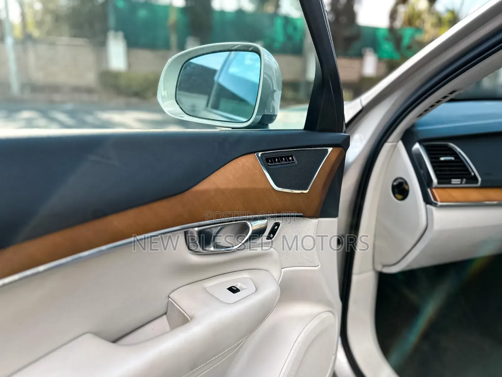 Volvo XC90 2017 Silver
