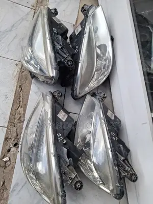 W204 1st Gen Xenon Headlights