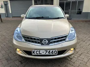 Nissan Tiida 2010 Gold