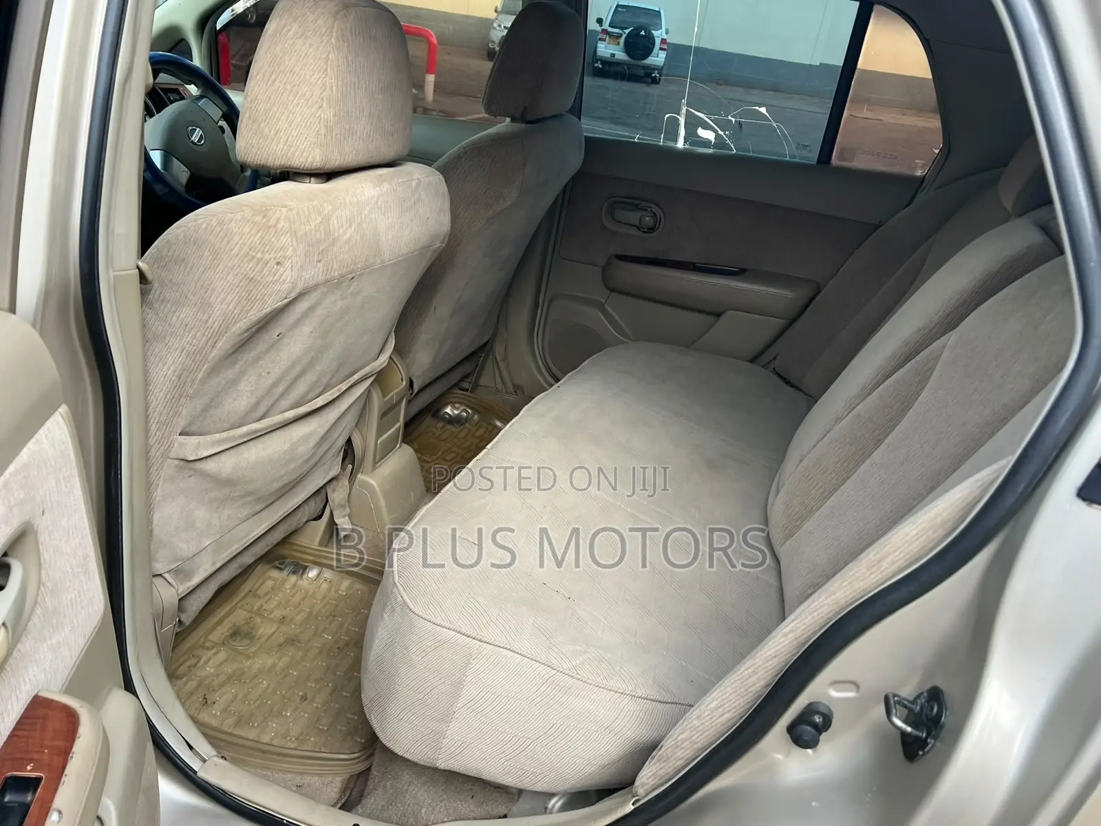 Nissan Tiida 2010 Gold
