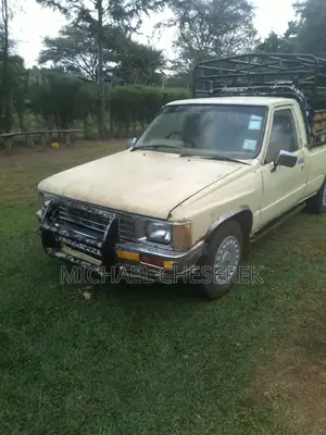 Toyota Hilux 1993 Yellow