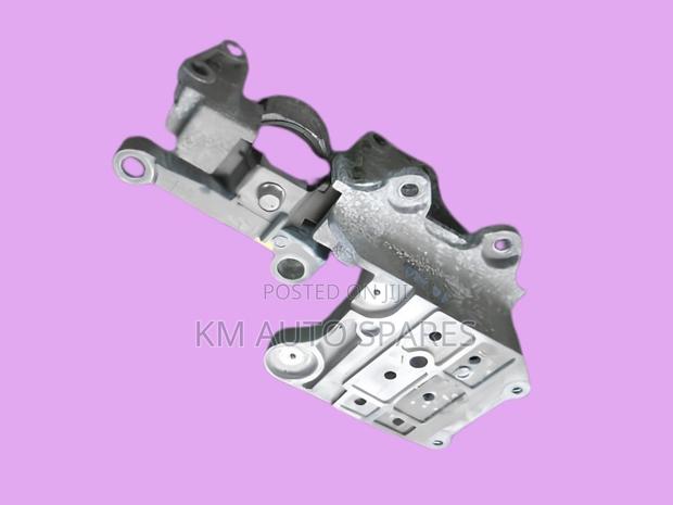 Nissan X-Trail Gearbox Mount. - thumbnail 2