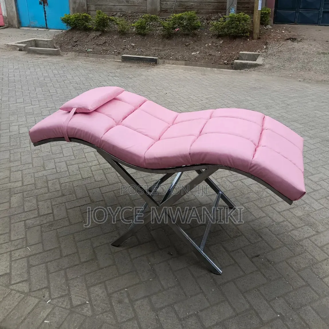 Baby Pink Leather Lash Bed With Coated Silver Frame 