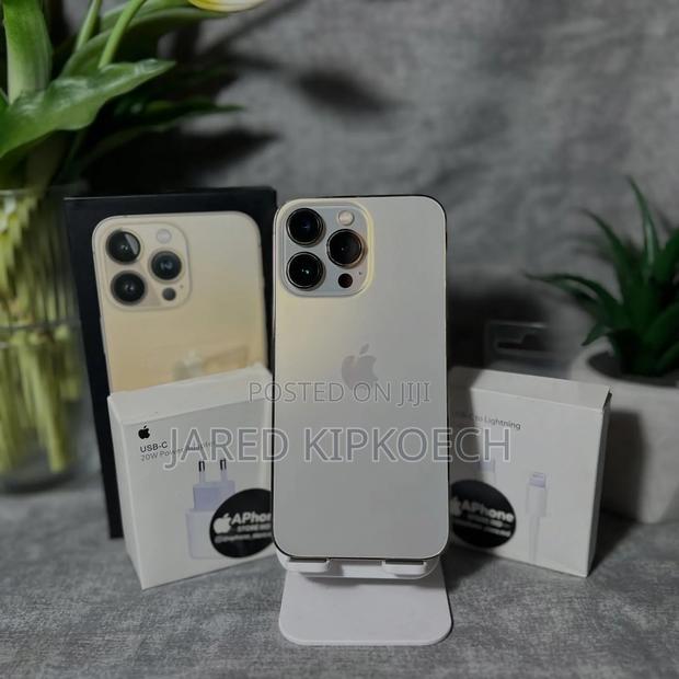 Apple iPhone 13 Pro 256 GB Gold - main view
