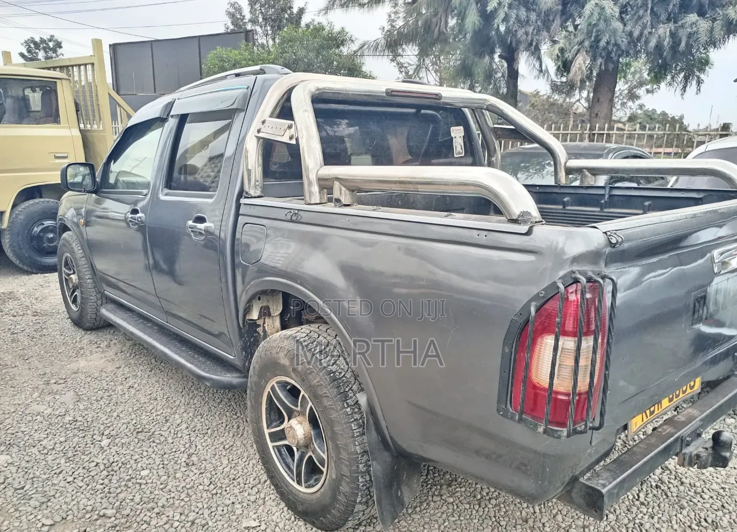 Isuzu D-MAX 2006 Brown