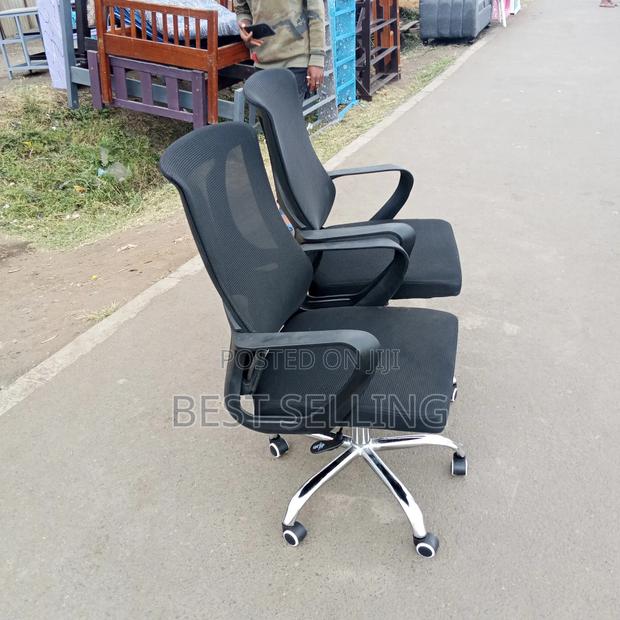 Adjustable Rotating Waiting Chairs - thumbnail 2