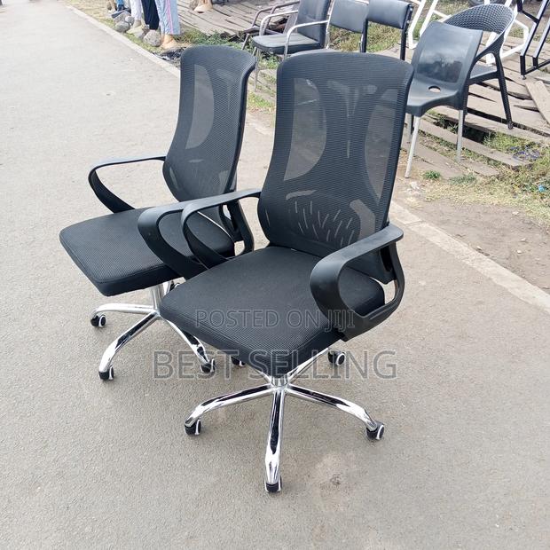 Adjustable Rotating Waiting Chairs - thumbnail 5