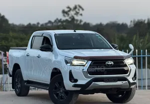 Toyota Hilux 2021 White